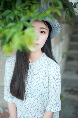 女主被养兄疯狂占有的小说